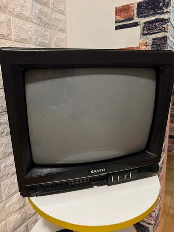 телевизор с пультом