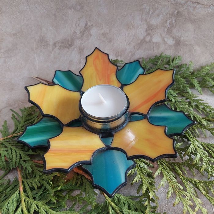 Świecznik, ręcznie wykonany ze szkła witrażowego