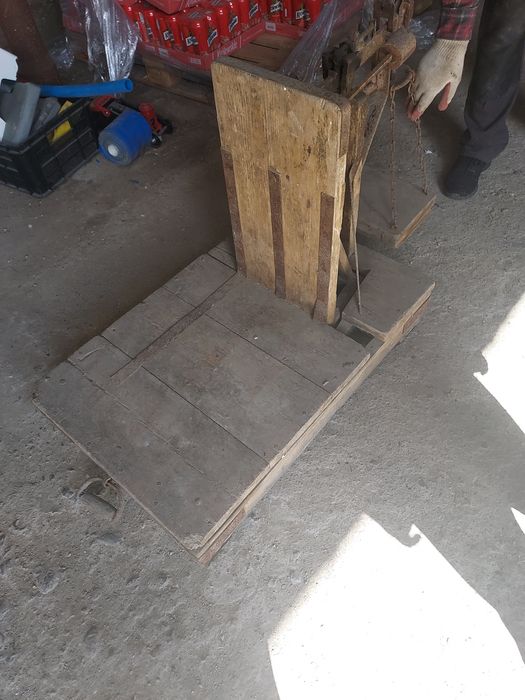 Stara waga towarowa PRL