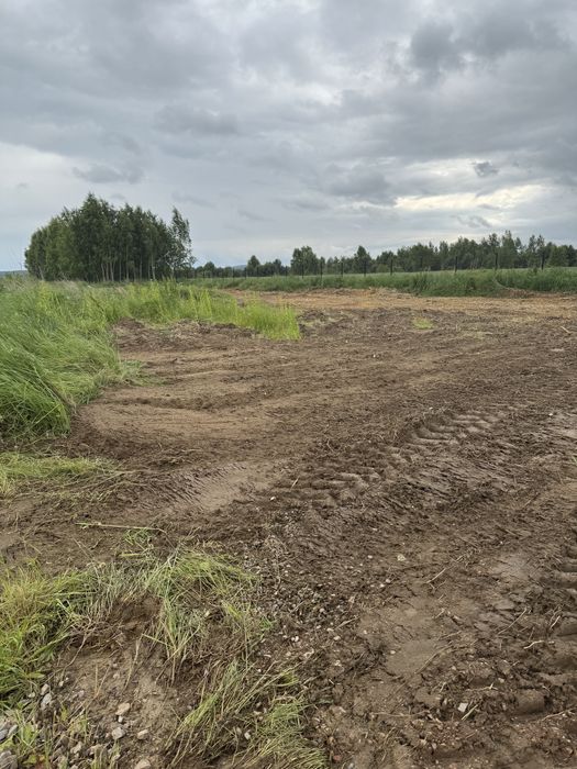 Dzialka z warunkami zabudowy i mediami ogrodzona