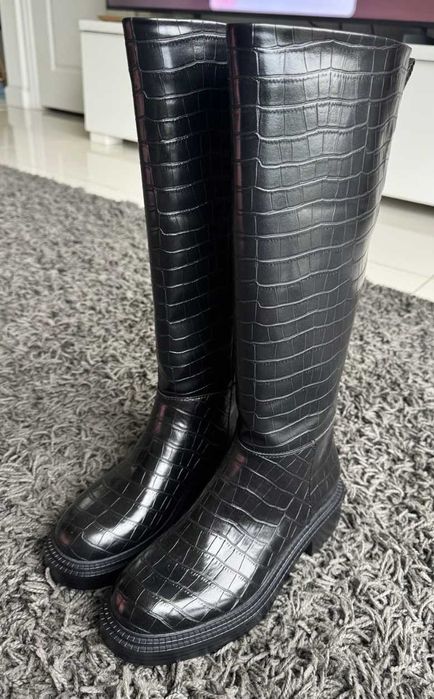 Чоботи ZARA, в жокейському стилі.