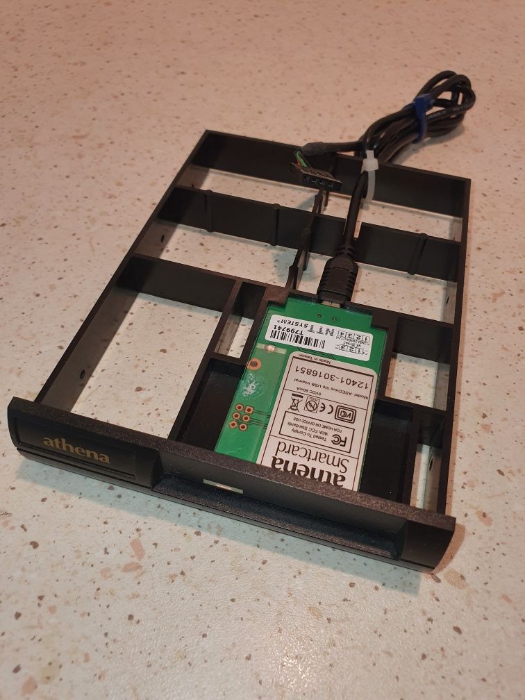 Czytnik kart uwierzytelniania SmartCard 3,5" USB firmy Athena