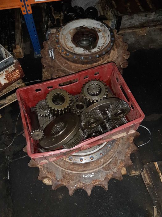 Zwolnica jazdy Hyundai 450LC. Final drive. Napęd Hyundai