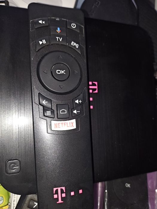 Dekoder z tunerem DVB-T2 hevc TV Box Android TV,  KAON KSTB6077,