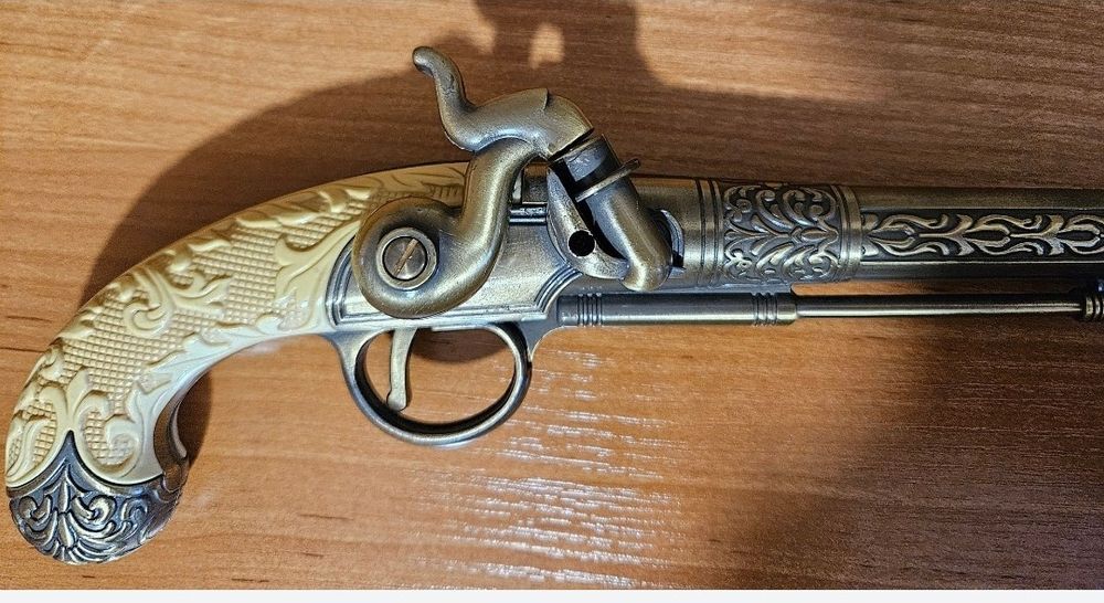 Replika pistoletu (zapalniczka)