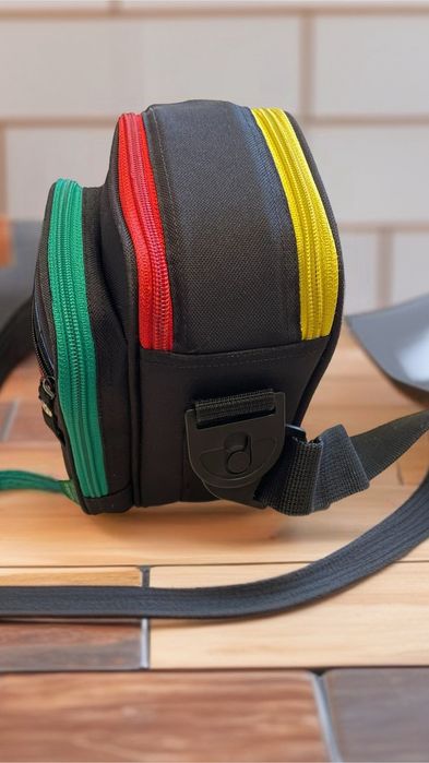 Сумка бренду UNITED COLORS OF BENETTON.  щільна тканина