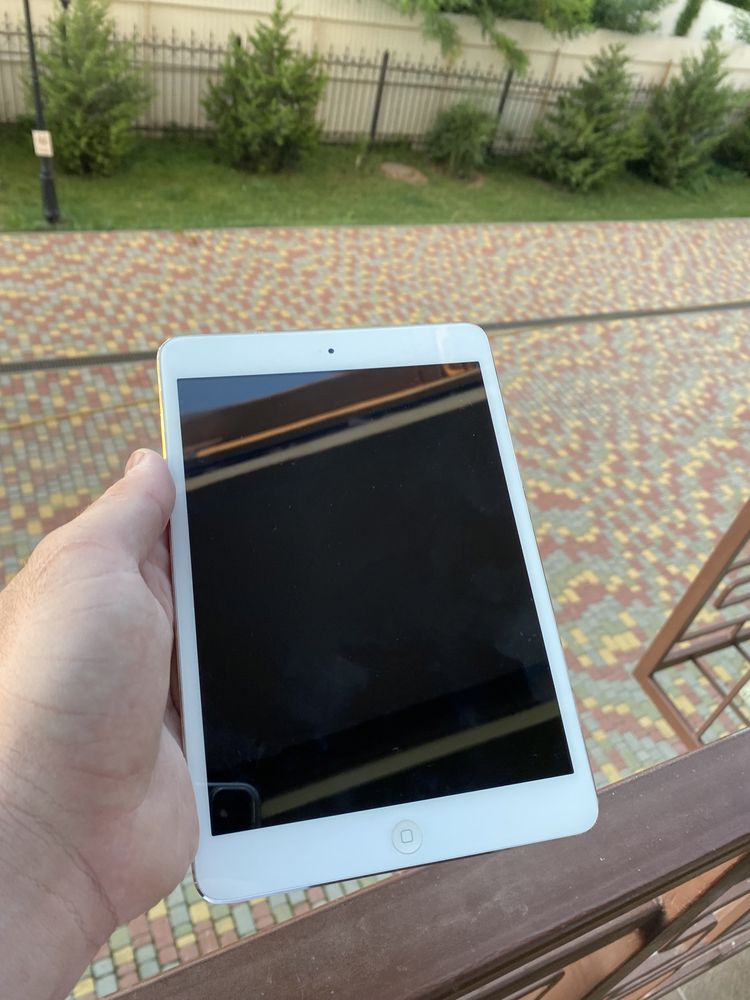 Продам планшет Айпад мини 16Гб Apple iPad mini 16Gb все работает