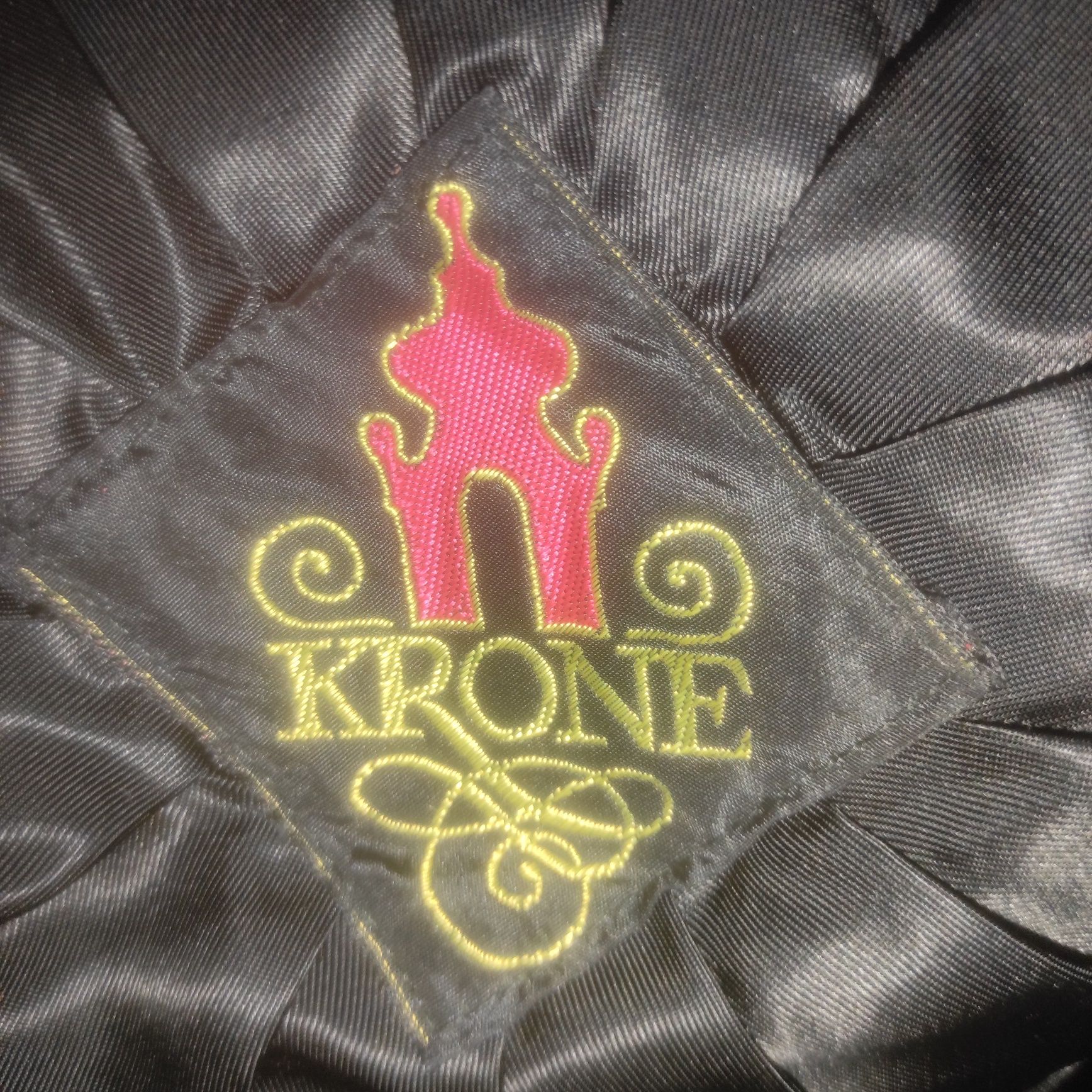 Продам женскую норковую шапку  KRONE.