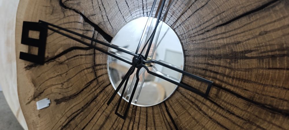 Unikat świata Duży zegar z drewna – 64 cm