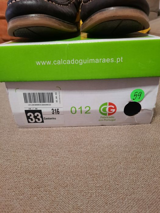 Sapatos de criança novos 33