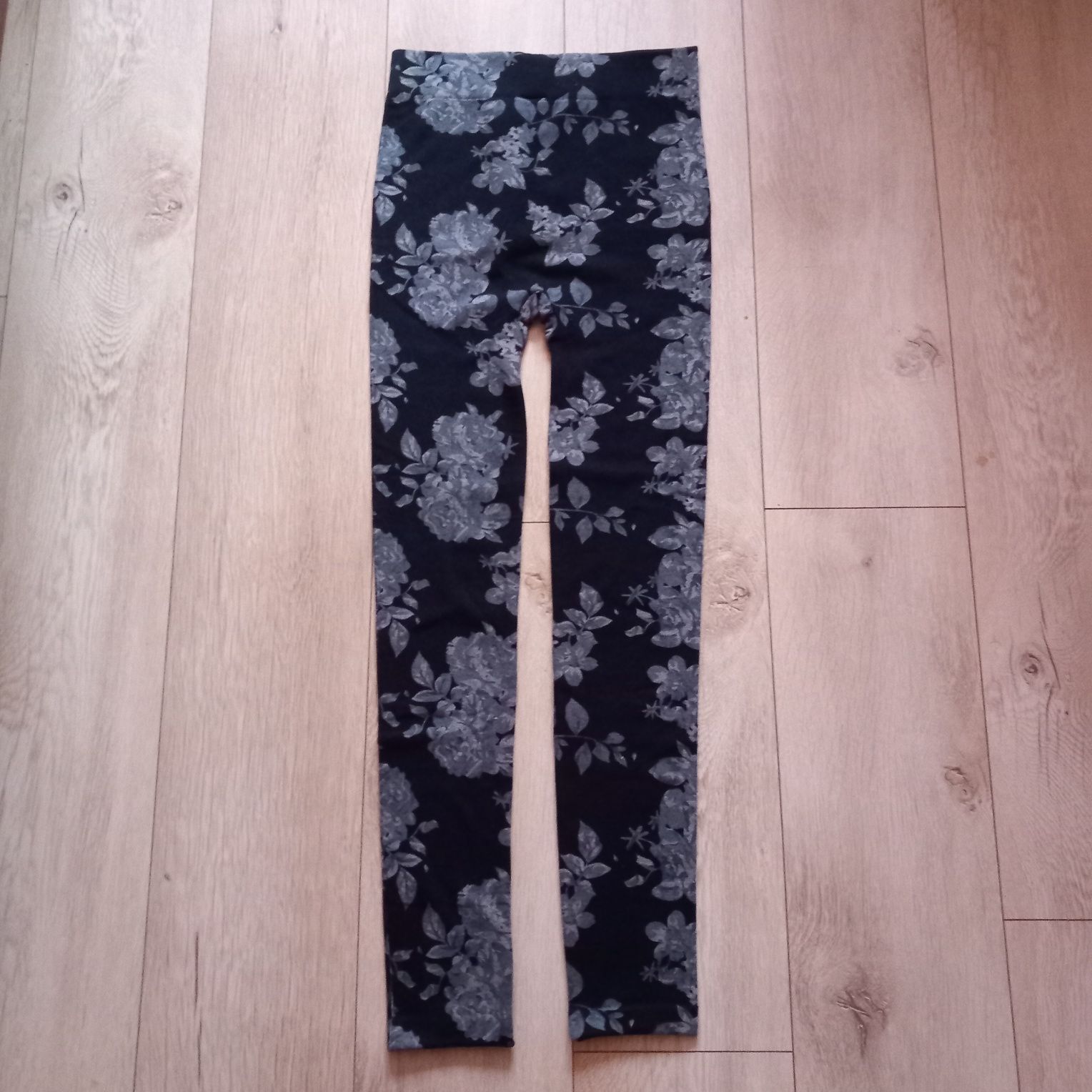 Legginsy czarne w kwiaty - L