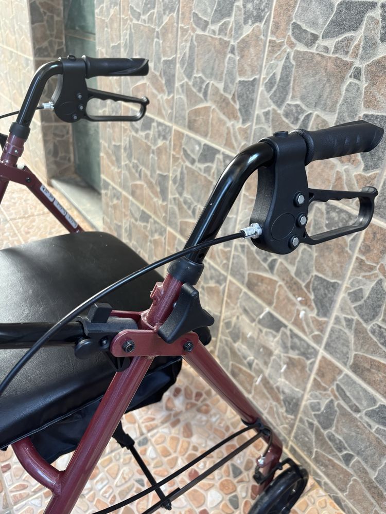 Andarilho para idoso com rodas