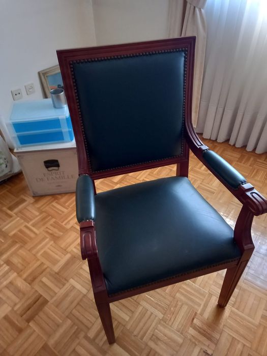 Cadeirão vintage em pele