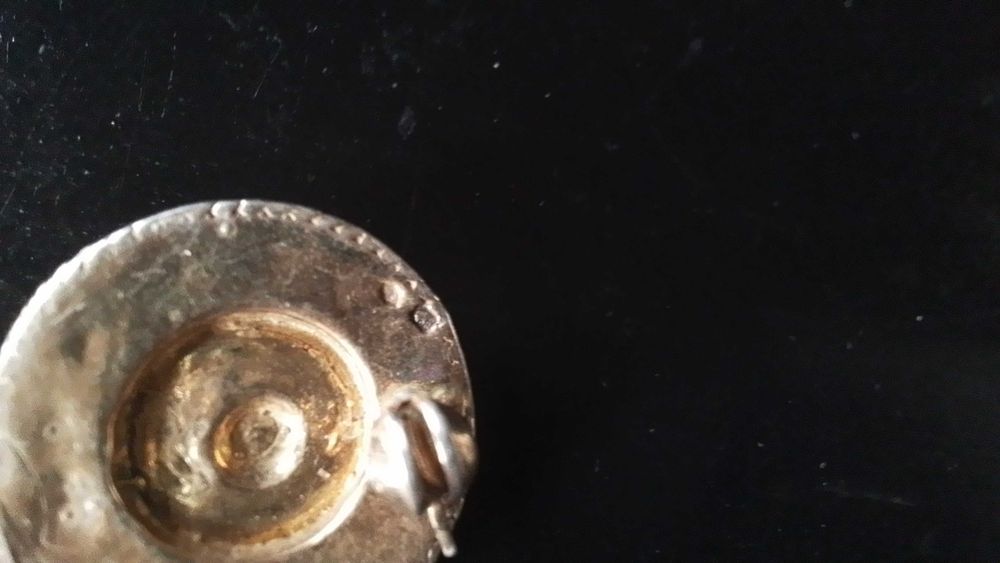 Alfinete de prata dourada