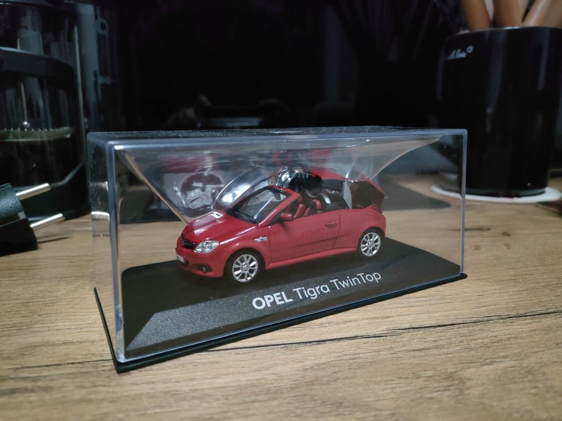 Opel Tigra Twintop Minichamps 1:43