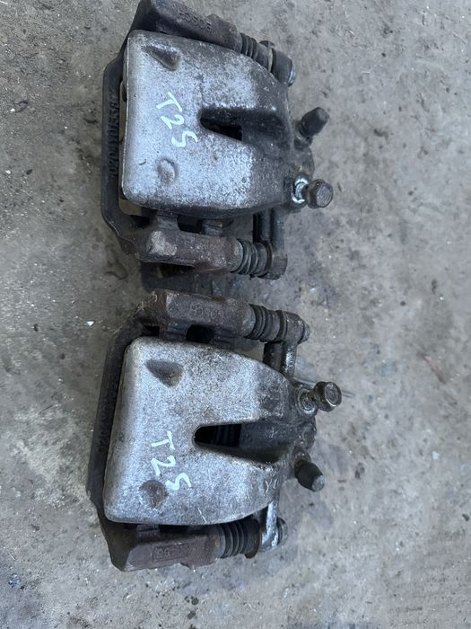 Задні гальмівні супорта у зборі тойота авенсіс т25