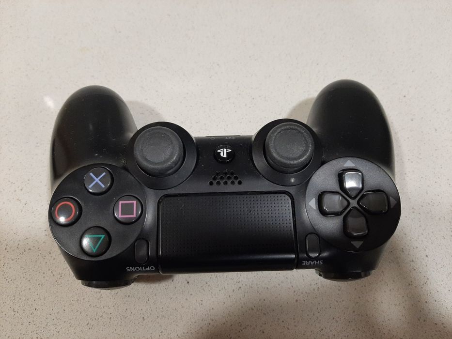 PlayStation 4 + 1 Comando + Jogos