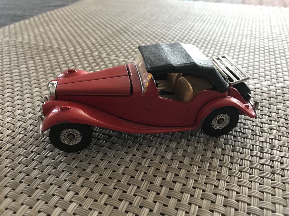 Модель автомобіля 1/43