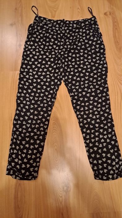 Miękkie czarne spodnie w serduszka