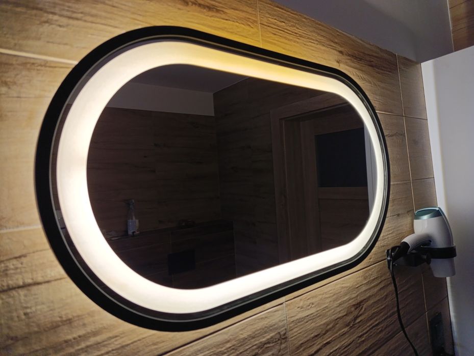 Lustro łazienkowe LED