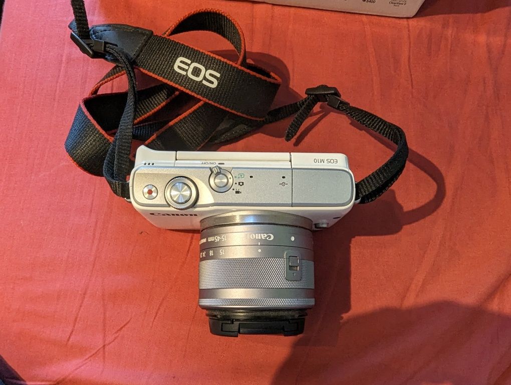 Aparat fotograficzny, bezlusterkowy Canon Eos M10, z obiektywem