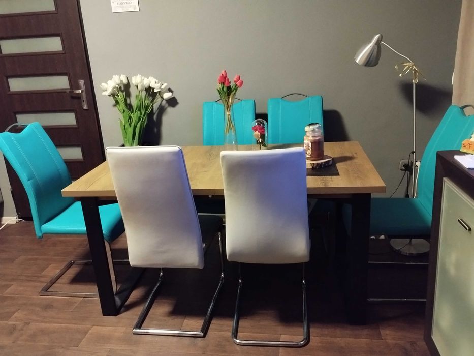 Zestaw 6 krzeseł.