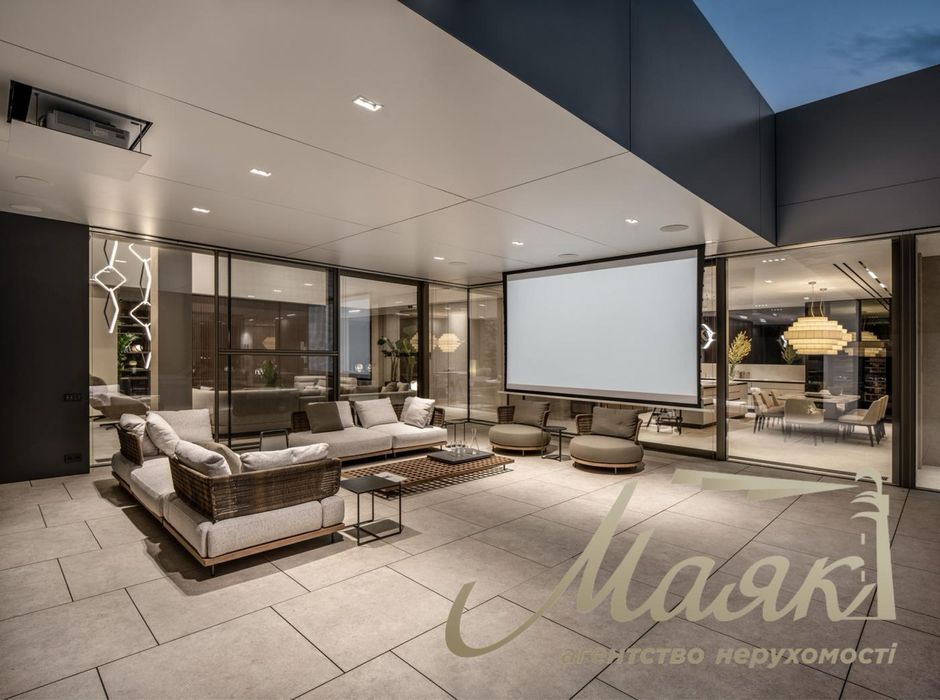 Продажа дома БЕЗ КОМИССИИ с бассейном и терассой в Плютах