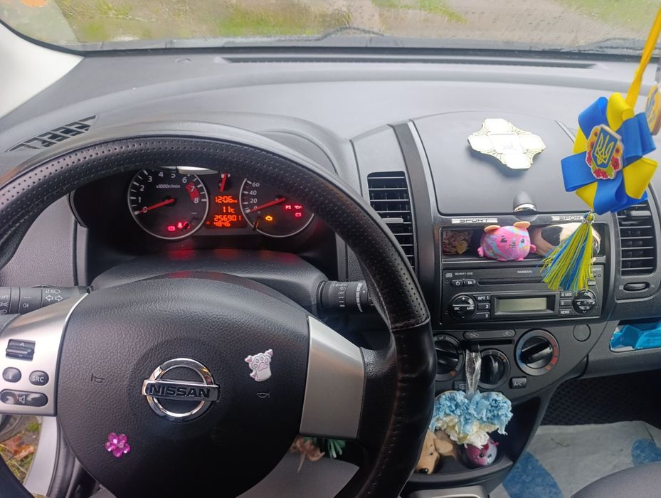 Автомобіль Nisan note