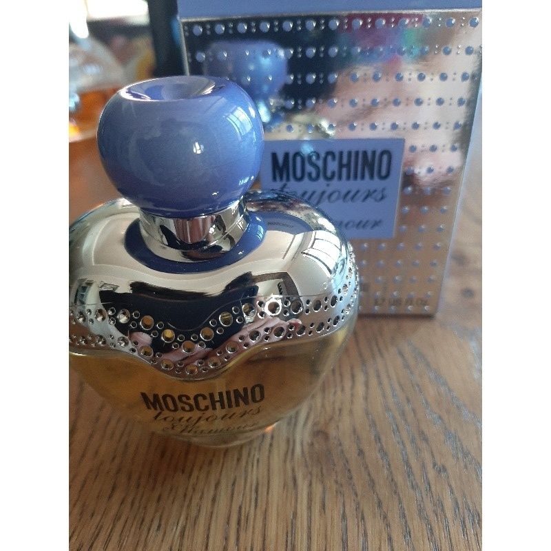 Moschino toujours glamour