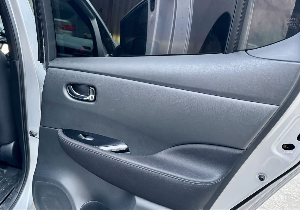 Nissan LEAF SV 2019 рік