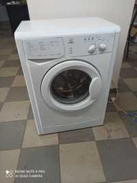 Продаю стиралку indesit