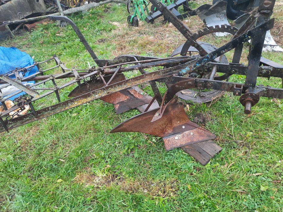 Плуг двохкорпусний до т25, до китайця.  2*25