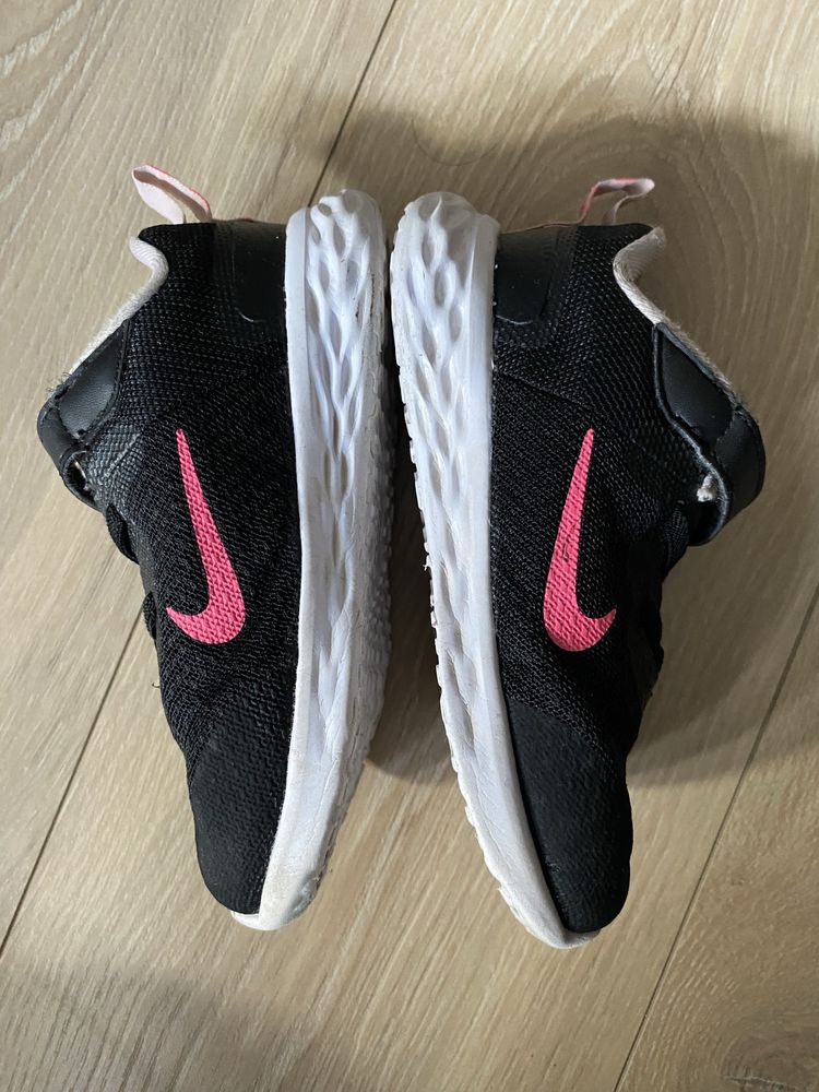 Adidasy sneakersy buty nike revolution dziewczęce rozmiar 27