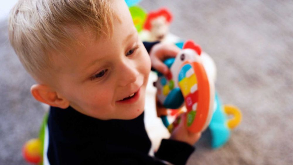 Дитячий ігровий столик TM AZAMA. Іграшки, дитячі подарунки.