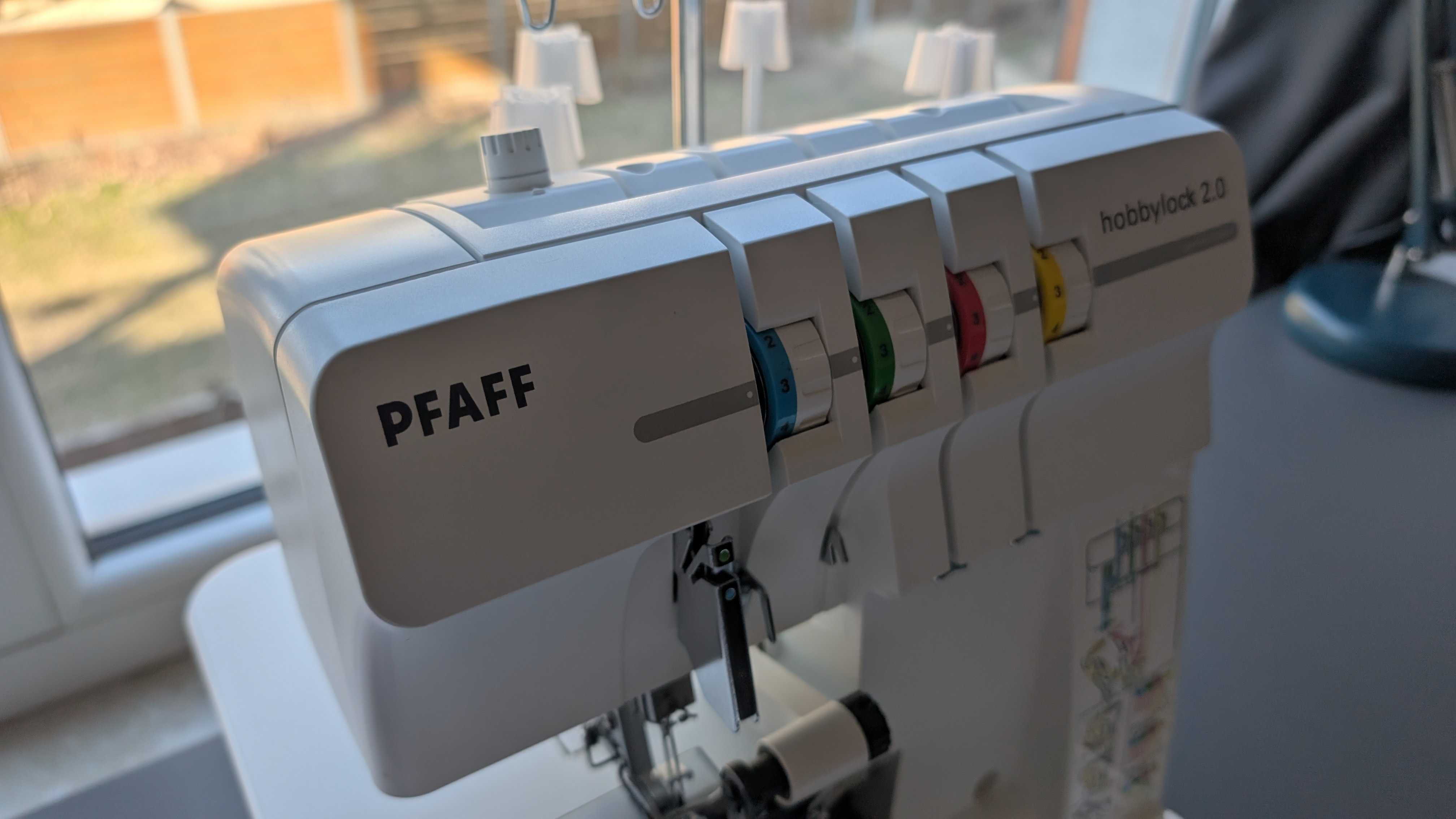 Overlock (oczyszczarka) PFAFF Hobbylock 2.0 – jak nowy!