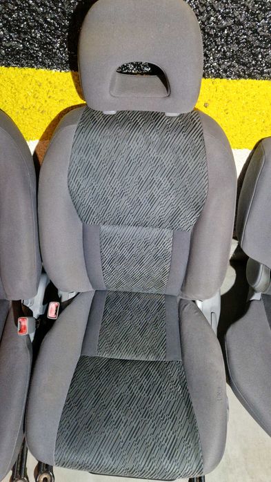Komplet foteli i tylna kanapa RAV 4 2 (00-05)