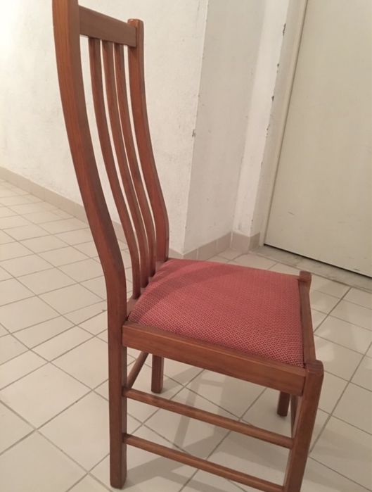 Conjunto de 4 cadeiras em madeira maciça