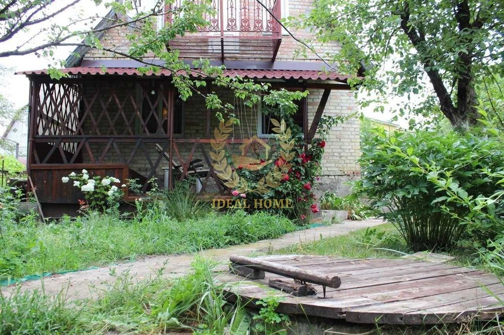 Продам двоповерховий дачний будинок поблизу с.Блиставиця