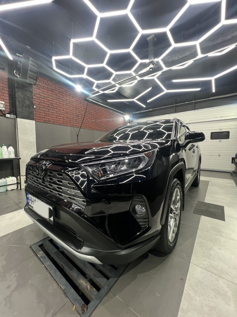 Продам Toyota Rav4 2019