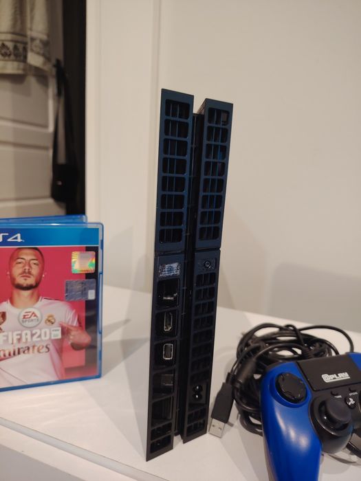 PS4 500GB + comando e jogo