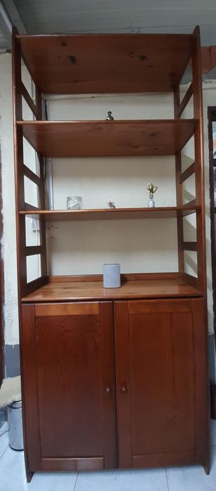 Móvel madeira cerejeira com prateleiras
