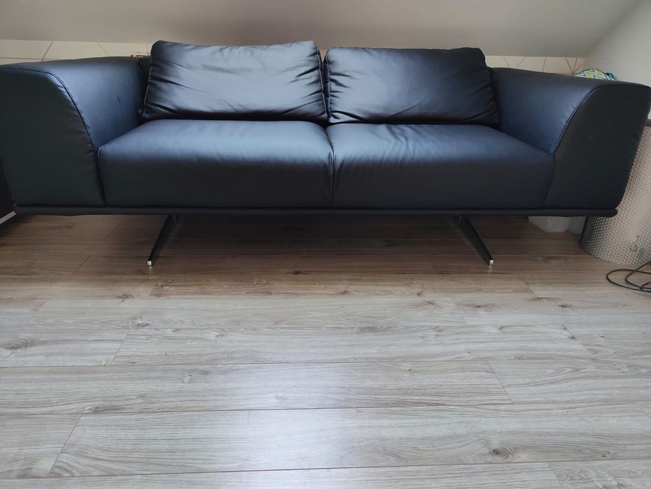 Czarna sofa designerska z skaj