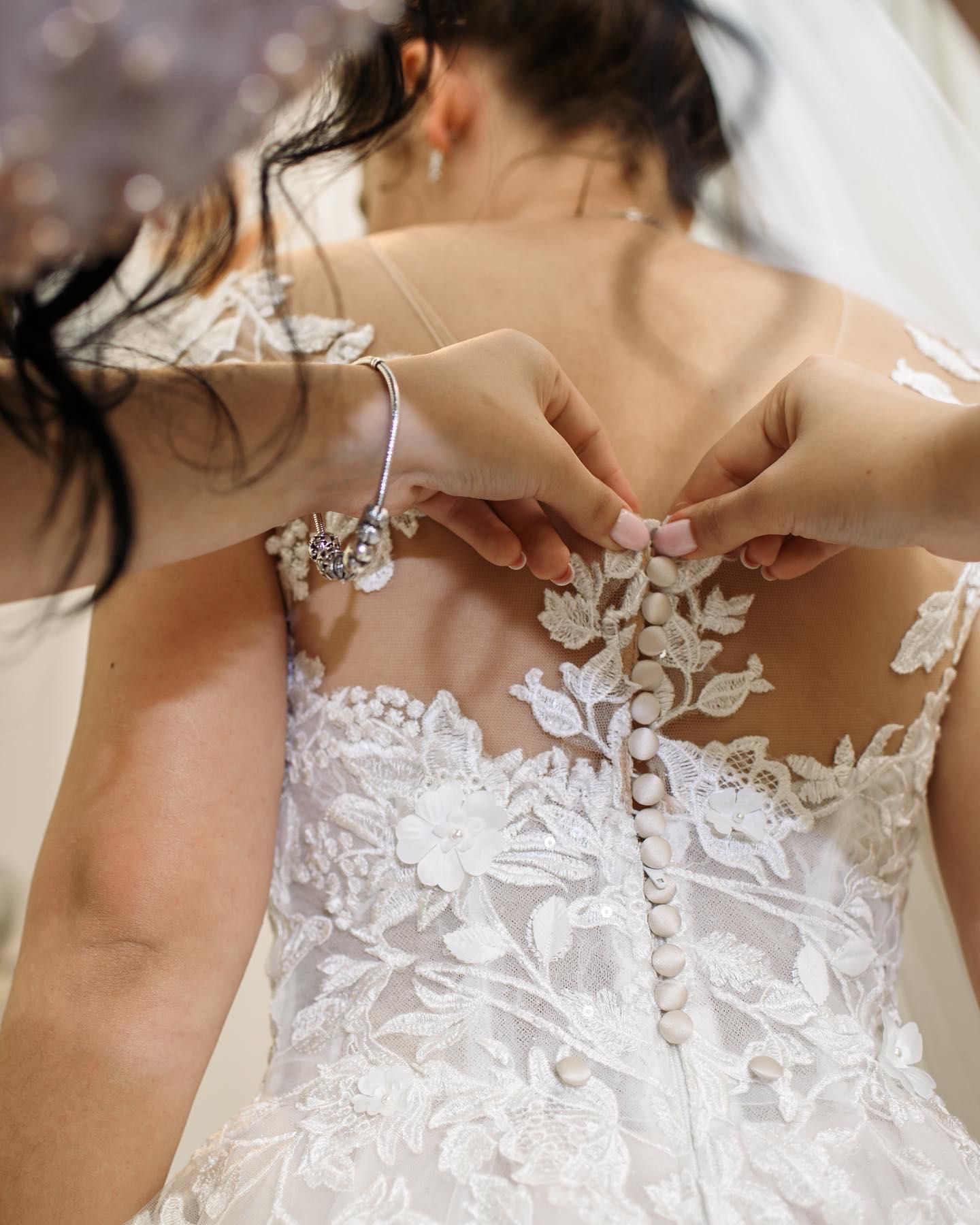 Весільна сукня Blunny Bridal з підчепним шлейфом