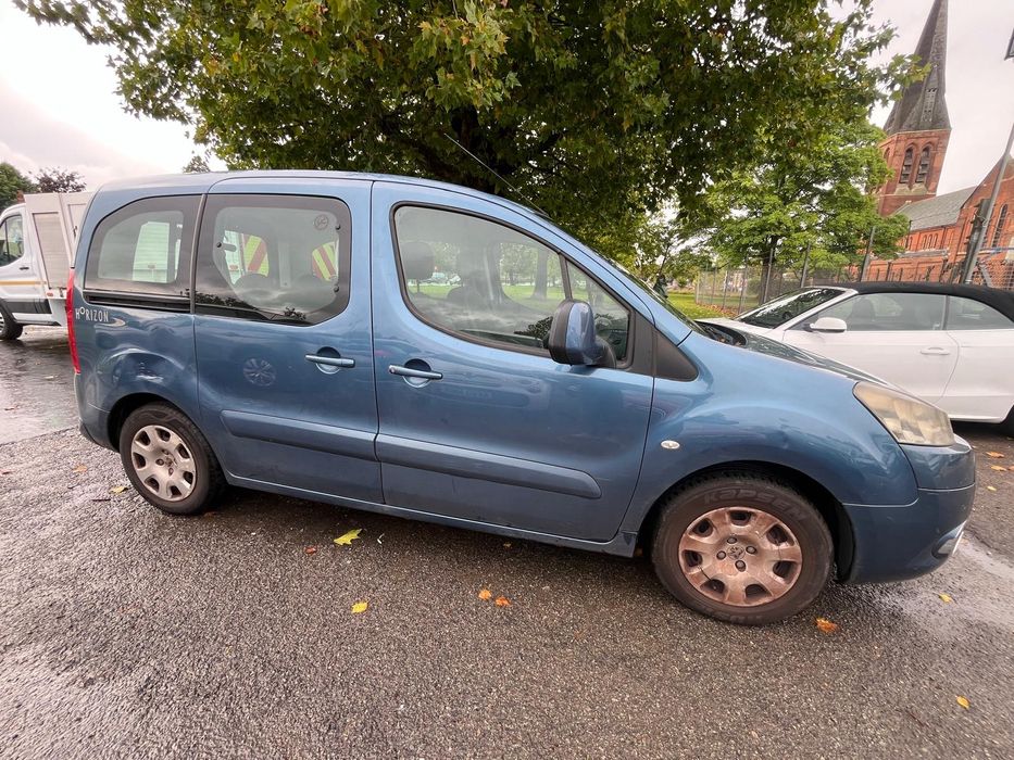 Citroen Berlingo Peugeot partner lll KGQC drzwi przód prawe ładne