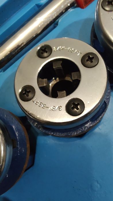 Nowy zestaw NARZYNEK GWINTOWNIKÓW w walizce