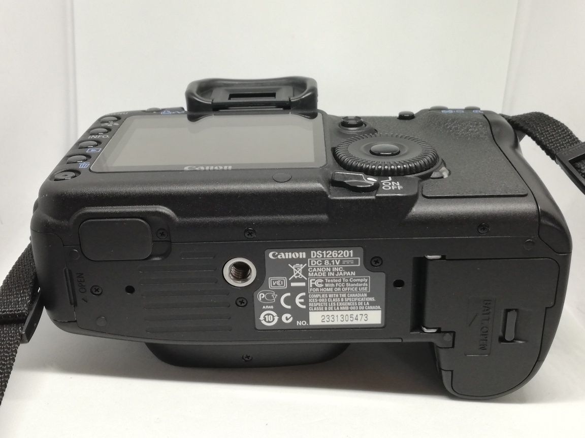Canon EOS 5D Mark II + Canon EF 28-80mm II (DSLR fullframe profiss.)