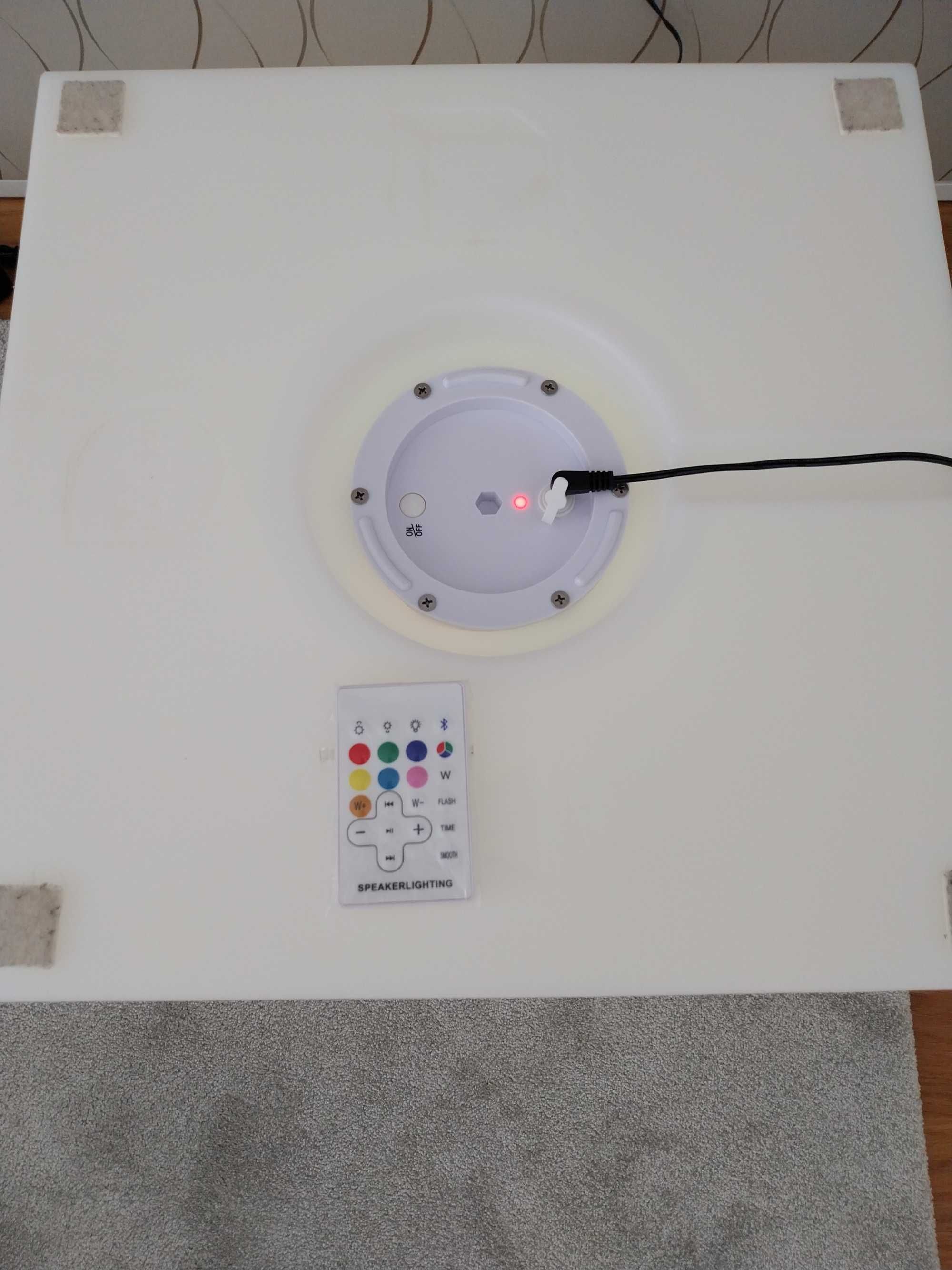 Cubo luminoso LED com bateria integrada, colunas e comando, bom estado