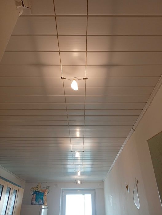 Oświetlenie sufitowe na linkach