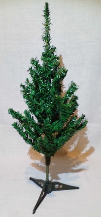 Елка искусственная (высота - 59 см, диаметр – 35 см). Отличн состояние