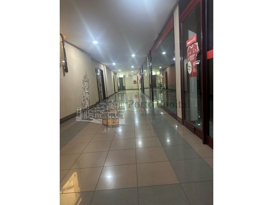 Vende-se Loja Centro de Vila Nova de Gaia